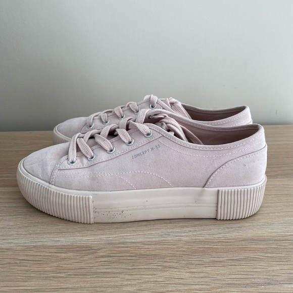 Light pink tennis shoes - Picture 4 of 5